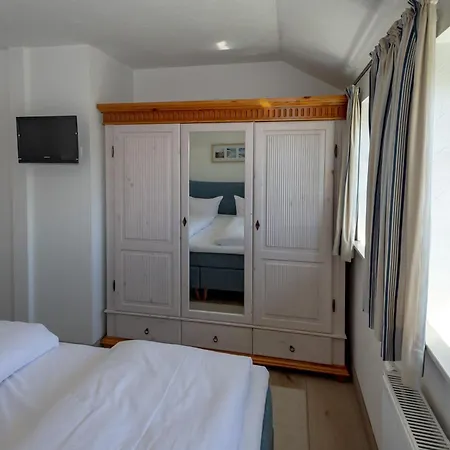 Gutshofhaeuser - Haushaelfte 1 Sellin (Rugen)