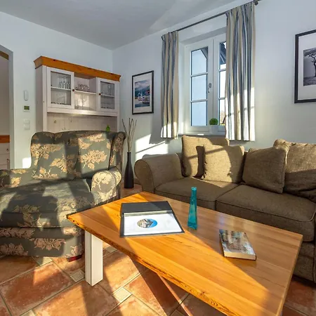 Gutshofhäuser - Haushälfte 1 *