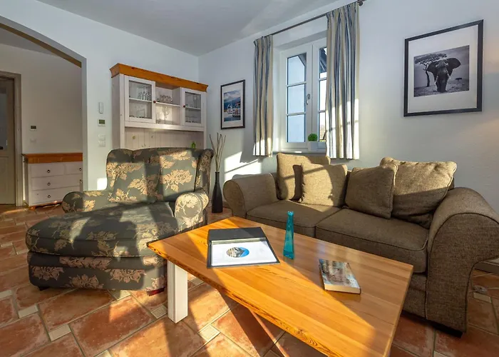 Gutshofhäuser - Haushälfte 1 *