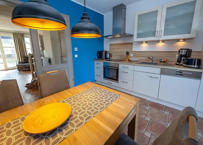 Gutshofhäuser - Haushälfte 1 *